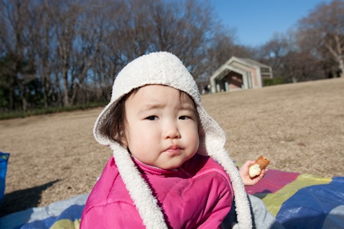 砧公園で子どもと遊ぶ